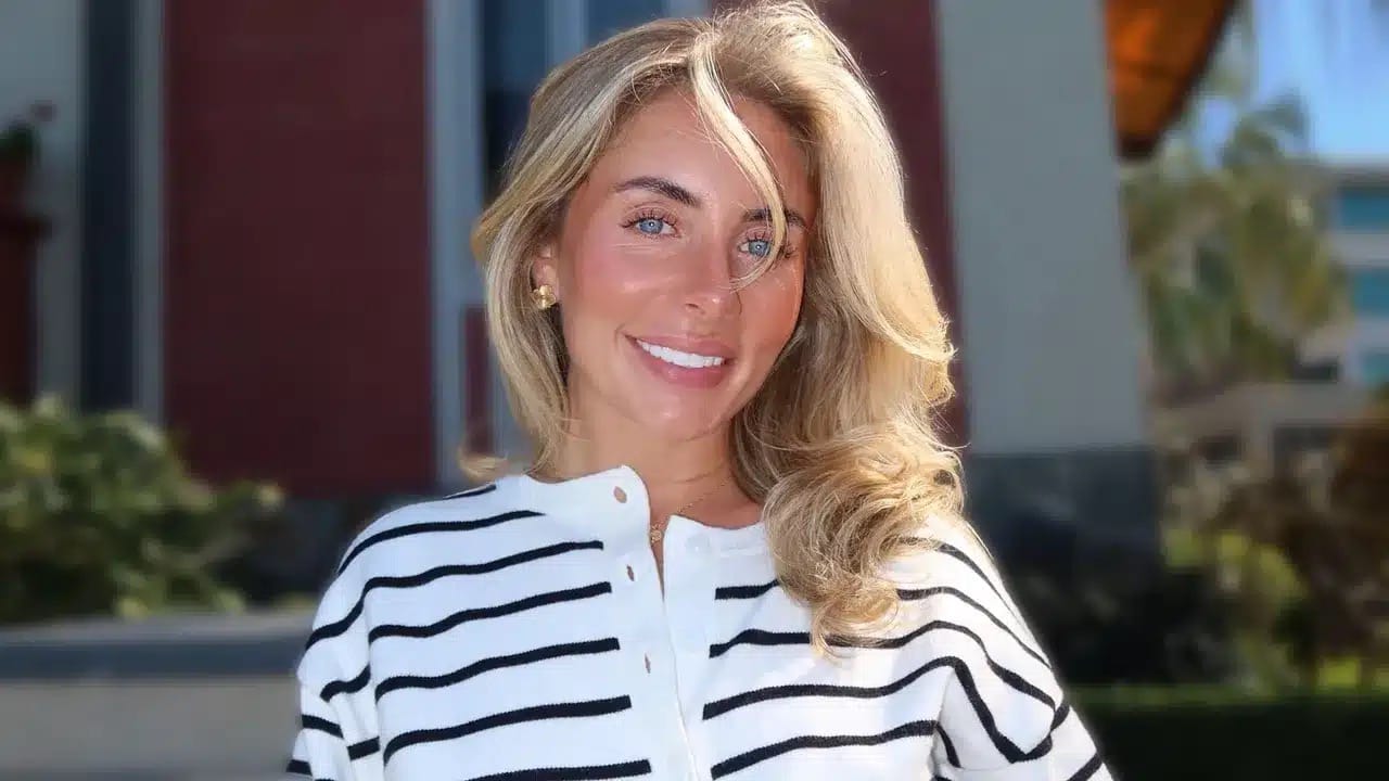 OnlyFans Star Bonnie Blue Plans Public Sex Stunt with 2,000 Men in London Glass Box